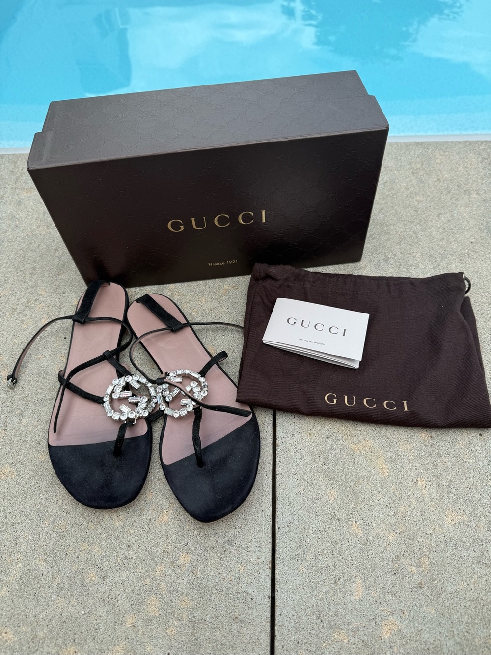 Gucci Crystal Embellished Interlocking GG Thong sandals - Picture 4 of 11